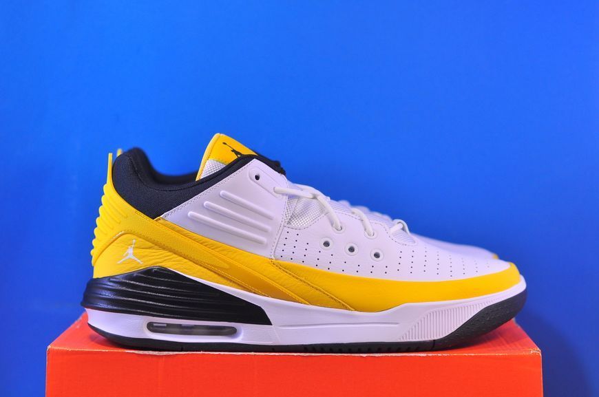 Кросівки Nike Air Jordan Max Aura 5 White/Orange DZ4353-701 фото