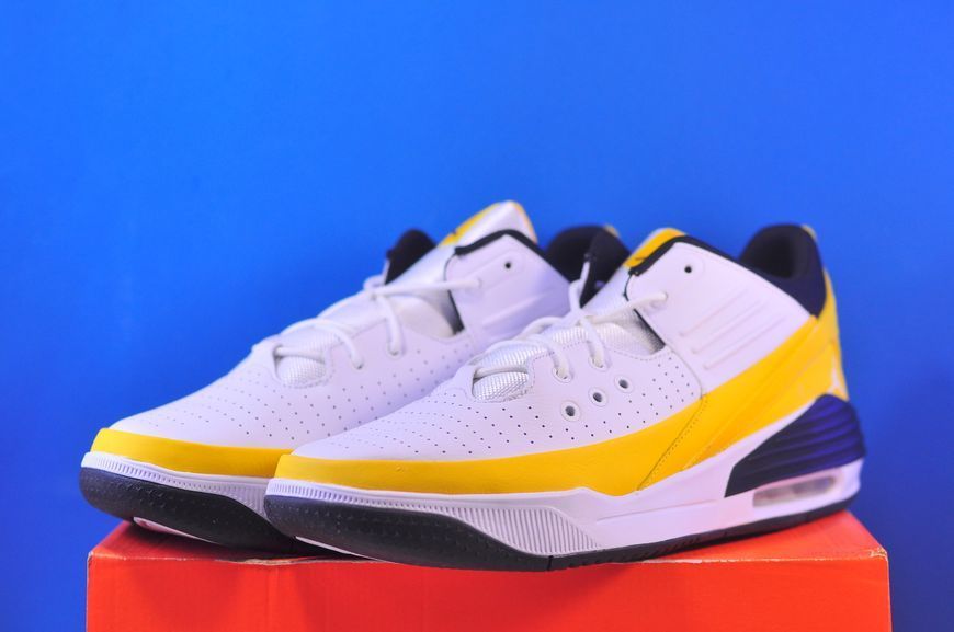Кросівки Nike Air Jordan Max Aura 5 White/Orange DZ4353-701 фото