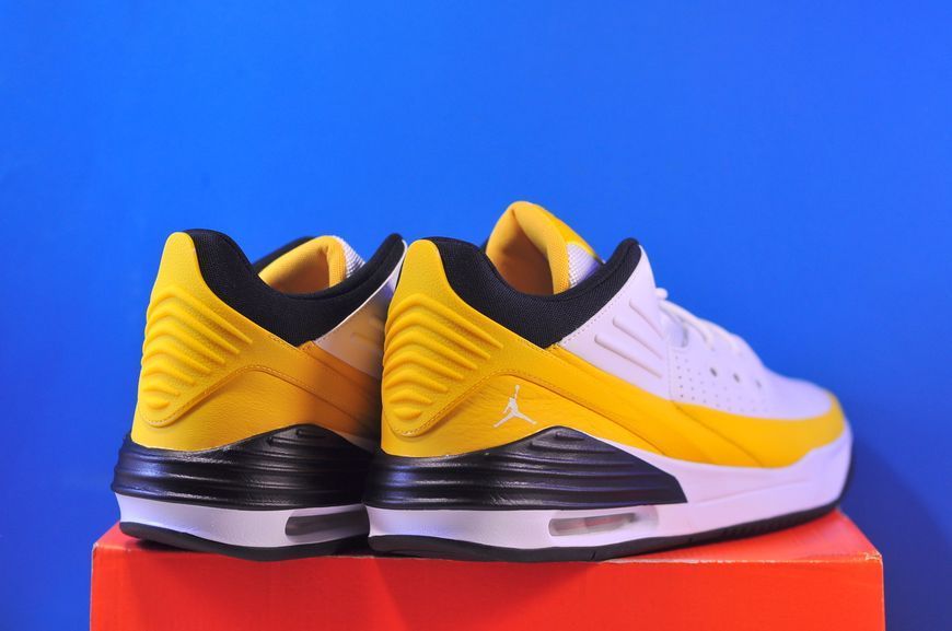 Кросівки Nike Air Jordan Max Aura 5 White/Orange DZ4353-701 фото