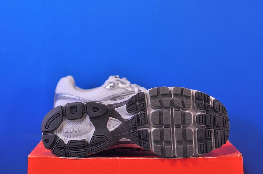 Кросівки Nike Air Max Moto 2K IO1915-030 IO1915-030 фото