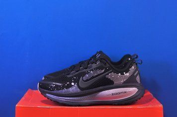 Кросівки Nike Vomero 18 HV1779-001 HV1779-001 фото