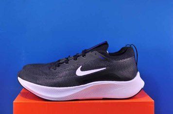 Кросівки Nike Zoom Fly 4 CT2392-001 фото