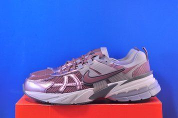 Кросівки Nike V2K Run Brown FD0736-200 FD0736-200 фото
