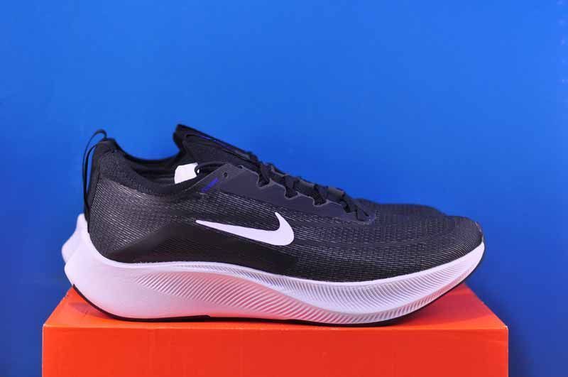 Кросівки Nike Zoom Fly 4 CT2392-001 фото