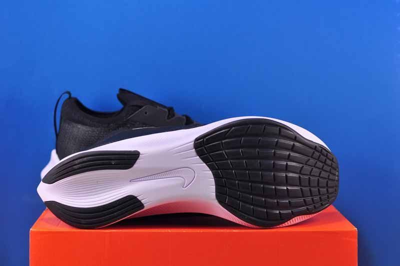 Кросівки Nike Zoom Fly 4 CT2392-001 фото