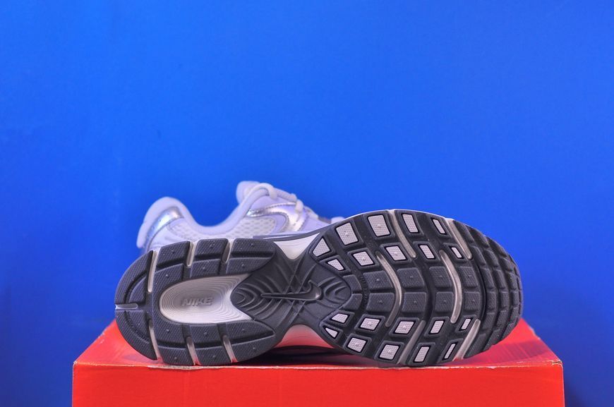 Кросівки Nike V5 Rnr HQ7901-103 HQ7901-103 фото