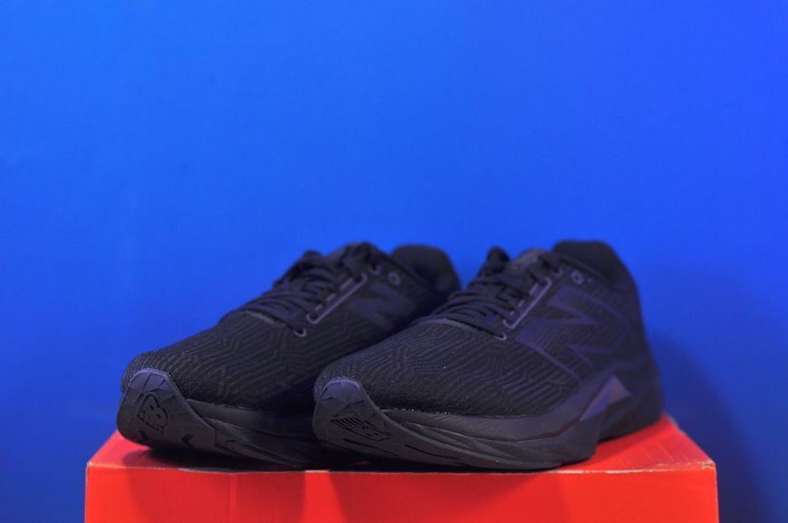 Кросівки New Balance FuelCell Propel v5 Triple Black MFCPRLK5 MFCPRLK5 фото