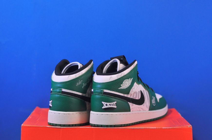 Кросівки Nike Jordan 1 Mid SE Overbranded HF3200-300 HF3200-300 фото