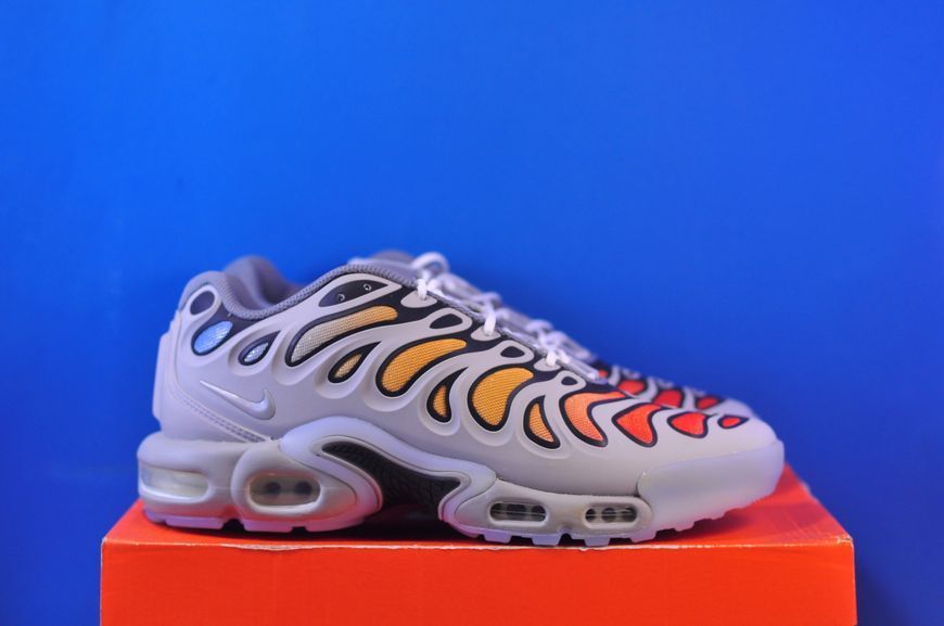 Кросівки Nike Air Max Plus Drift Shoes Grey FD4290-002 фото