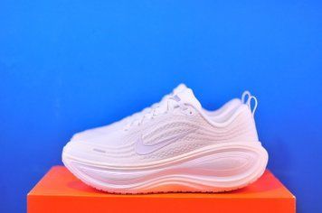 Кросівки Nike Vomero Plus IO9916-100 IO9916-100 фото