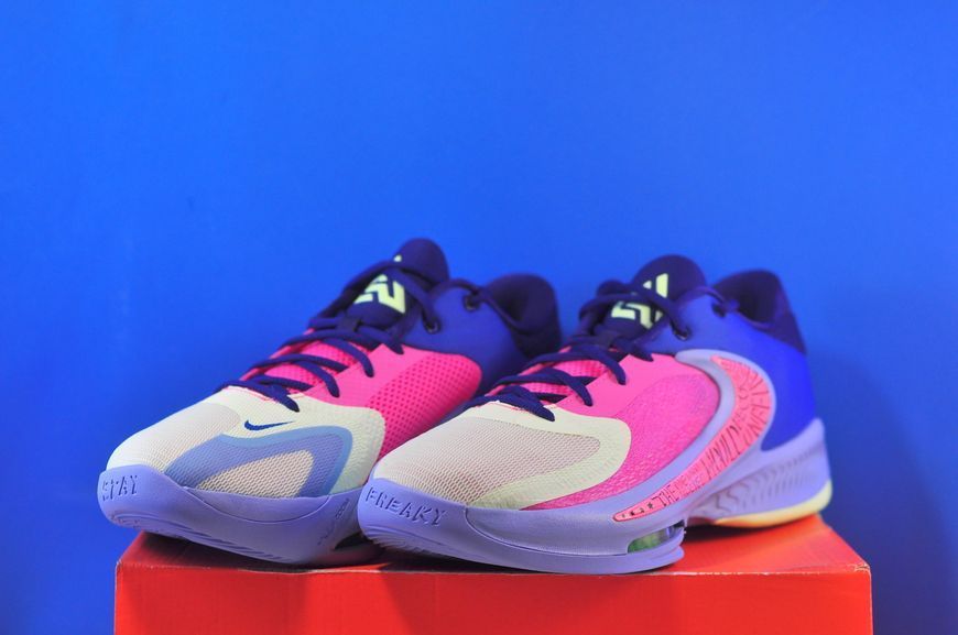 Кроcівки Nike Zoom Freak 4 DO9680-400 DO9680-400 фото