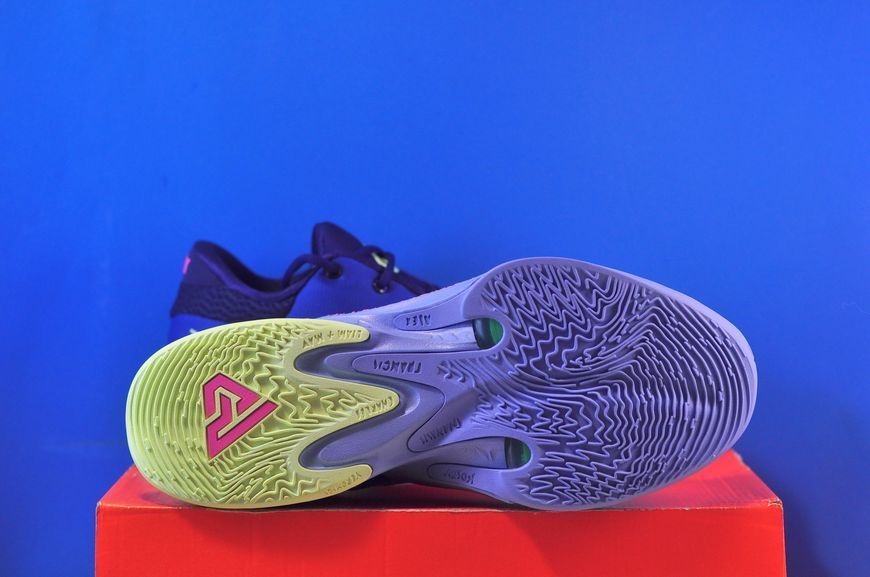 Кроcівки Nike Zoom Freak 4 DO9680-400 DO9680-400 фото