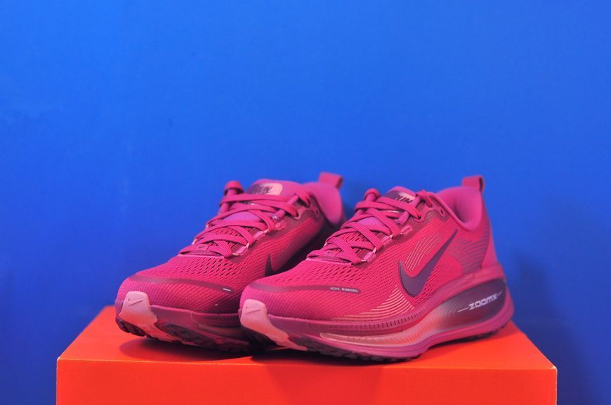Кросівки Nike Vomero 18 HM6804-604 HM6804-604 фото