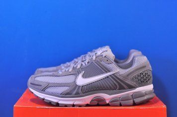 Кросівки Nike Zoom Vomero 5 HF1553-003 HF1553-003 фото