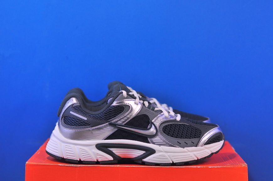 Кросівки Nike V5 Rnr HQ7901-300 HQ7901-300 фото