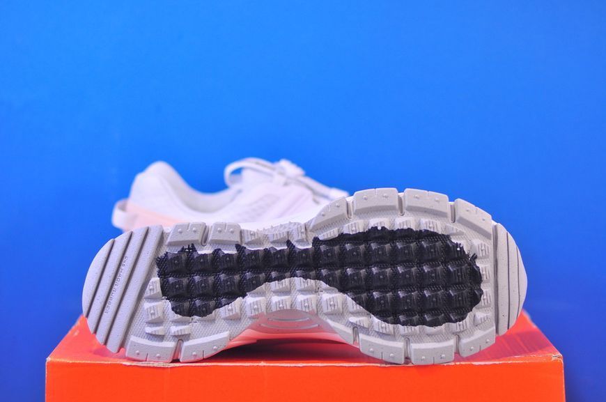 Кросівки Nike Zoom Vomero Roam HJ4646-100 HJ4646-100 фото