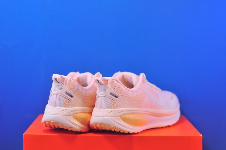 Кросівки Nike Air Zoom Vomero 18 Beige HM6804-800 HM6804-800 фото