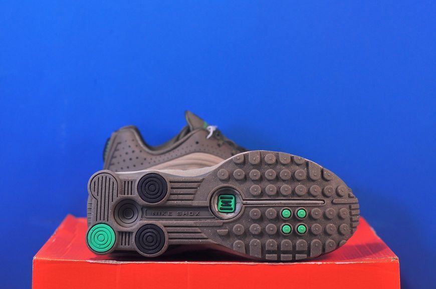 Кросівки Nike Shox R4 Olive Khaki Beige HQ7739-200 HQ7739-200 фото
