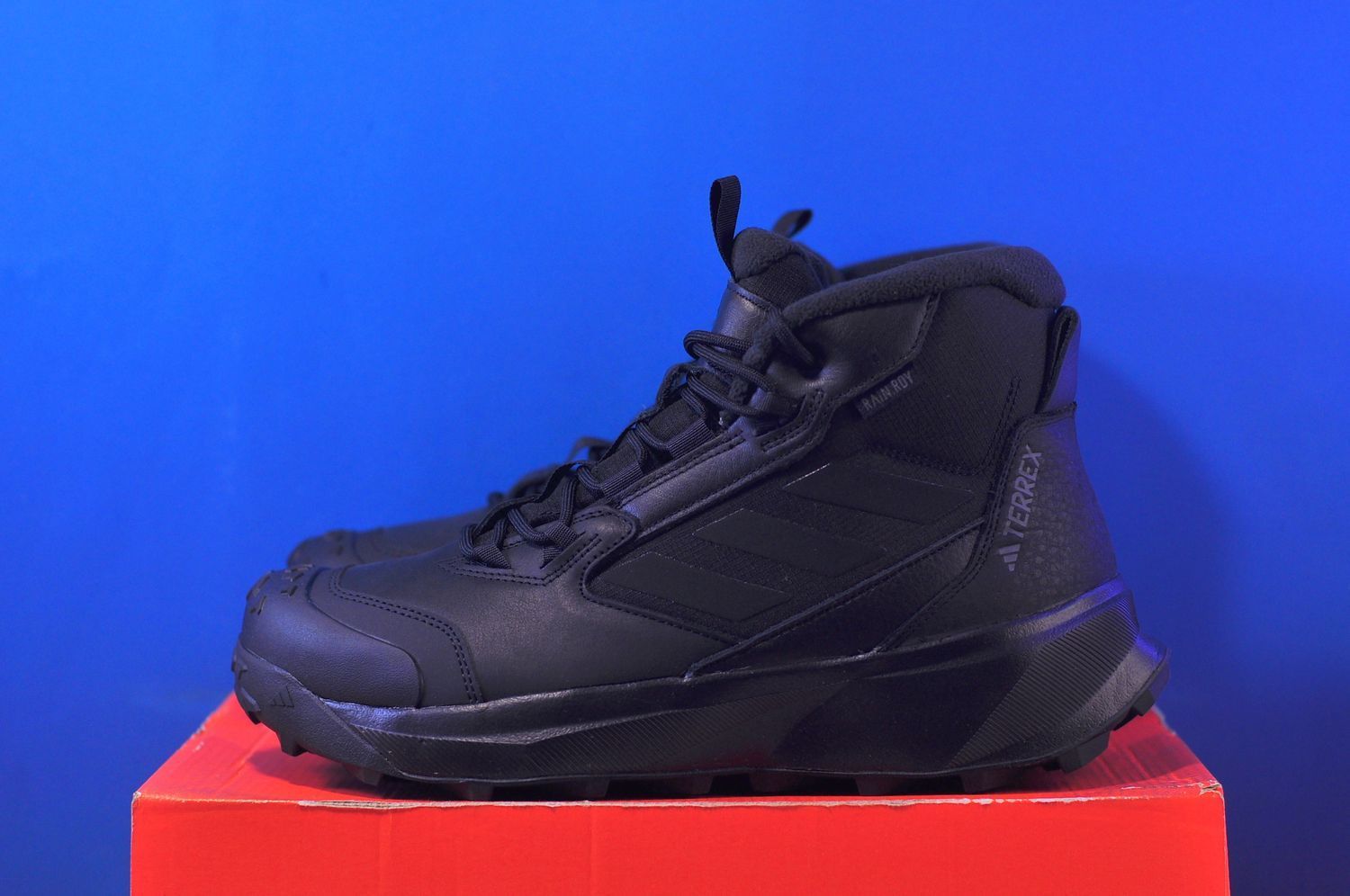 Adidas Terrex Winter Leather Round Toe Boots Black RAIN.RDY Sz 10 (ID2859) Черные кожаные ботинки Terrex Winter Leather Mid Cut Rain  main image 3