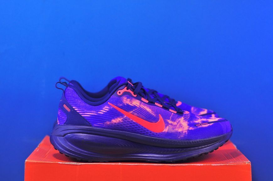 Кросівки Nike Vomero 18 IQ0602-400 IQ0602-400 фото