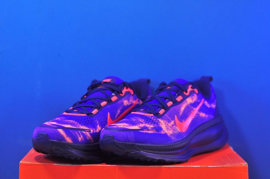 Кросівки Nike Vomero 18 IQ0602-400 IQ0602-400 фото