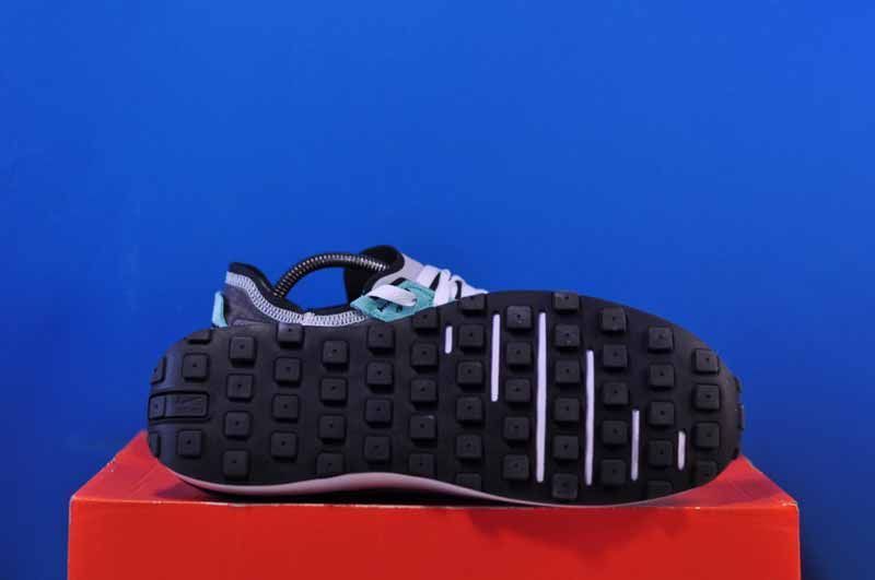 Кросівки Nike Waffle One SE DD8014-005 DD8014-005 фото