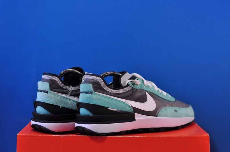 Кросівки Nike Waffle One SE DD8014-005 DD8014-005 фото