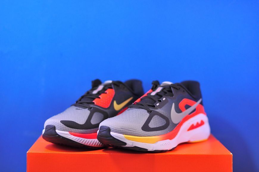 Кросівки Nike Structure Plus Grey HQ3048-003 HQ3048-003 фото
