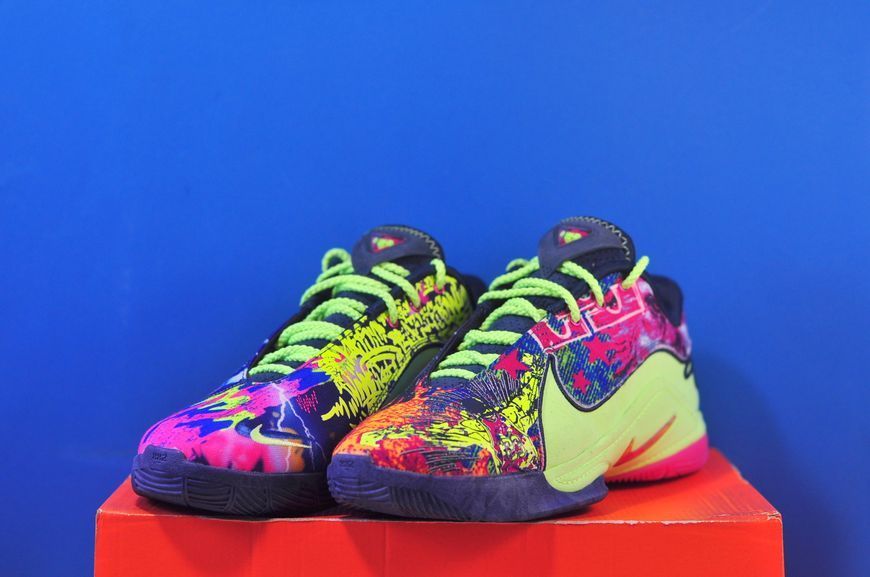 Кросівки Nike Lebron Xxii HV8451-400 HV8451-400 фото