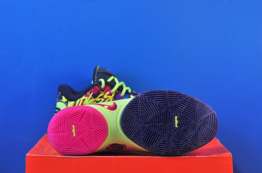 Кросівки Nike Lebron Xxii HV8451-400 HV8451-400 фото
