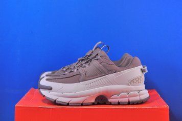 Кросівки Nike Zoom Vomero Roam Light Bone Mink Brown Hq2181-006 Hq2181-006 фото