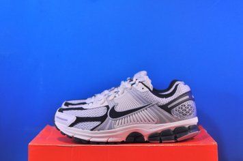 Кросівки Nike Air Zoom Vomero 5 Grey/White HQ1182-001 HQ1182-001 фото
