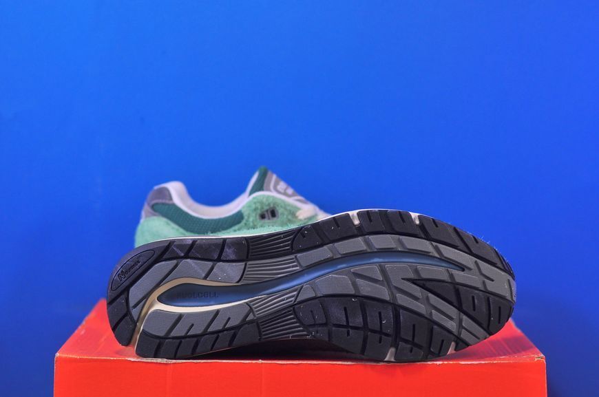 Кросівки New Balance 991V2 U991GV2 U991GV2 фото