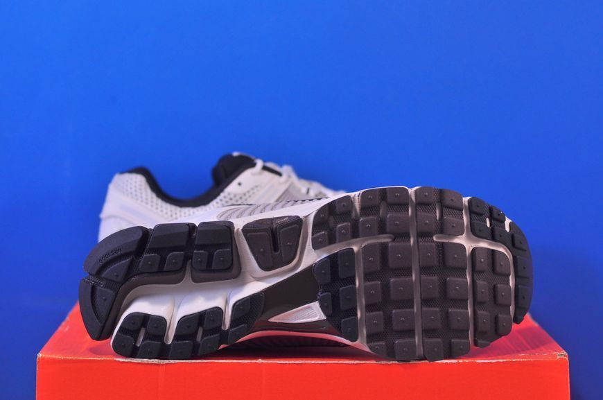 Кросівки Nike Zoom Vomero 5 FJ2028-001 FJ2028-001 фото