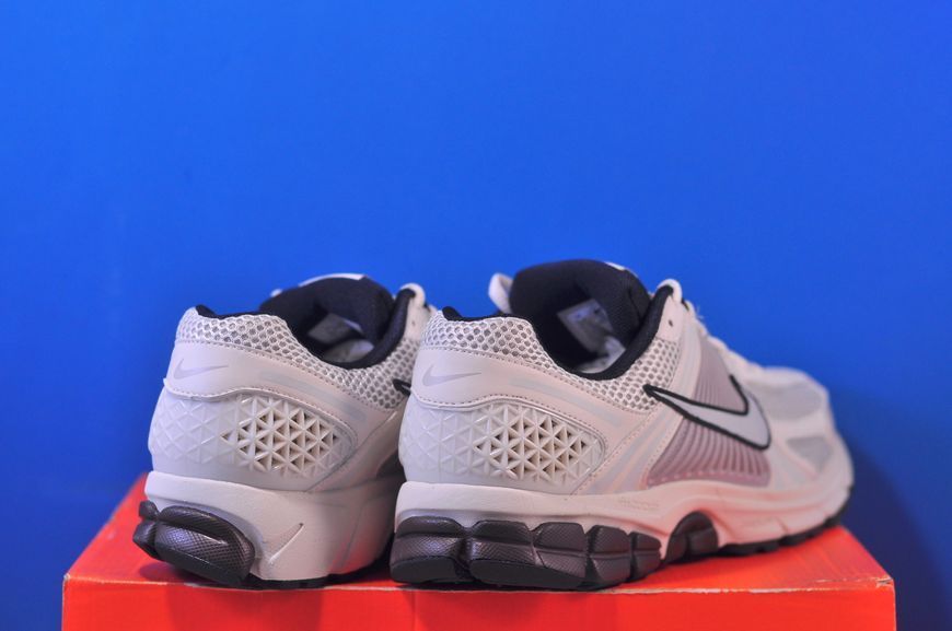 Кросівки Nike Zoom Vomero 5 FJ2028-001 FJ2028-001 фото