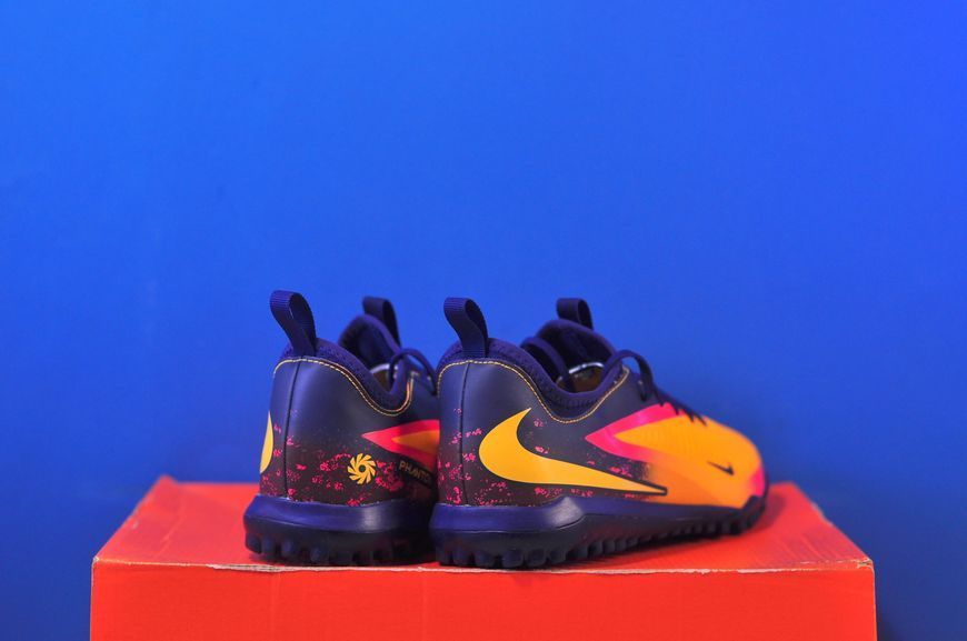Сороканіжки Nike Phantom 6 Low Academy TF Orange/Blue HQ2040-800 HQ2040-800 фото
