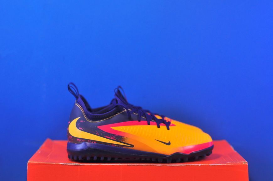 Сороканіжки Nike Phantom 6 Low Academy TF Orange/Blue HQ2040-800 HQ2040-800 фото