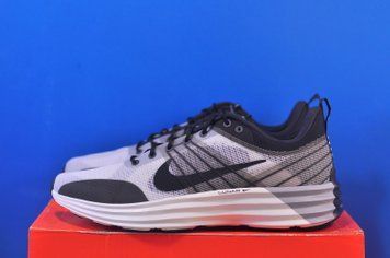 Кросівки Nike Lunar Roam DV2440-102 DV2440-102 фото