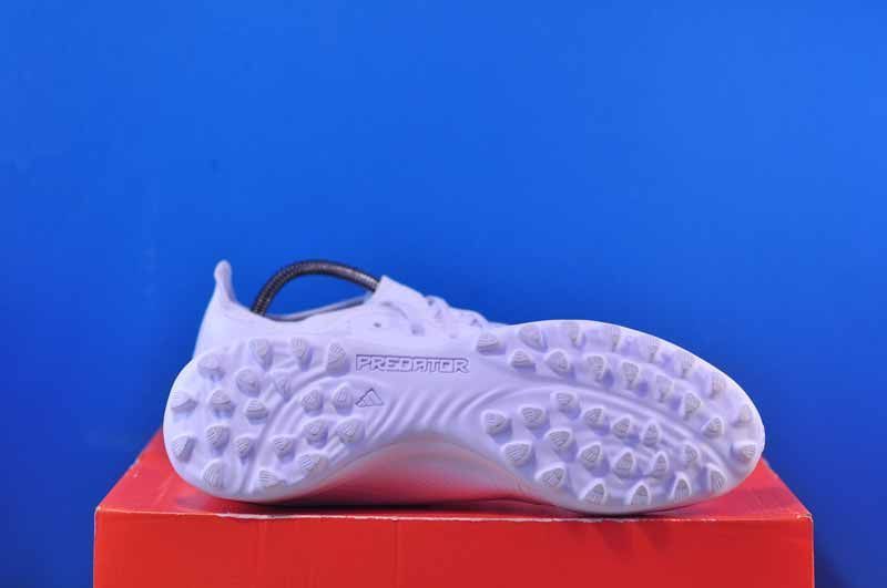 Сороконіжки Adidas Predator League L TF IE2613 IE2613 фото