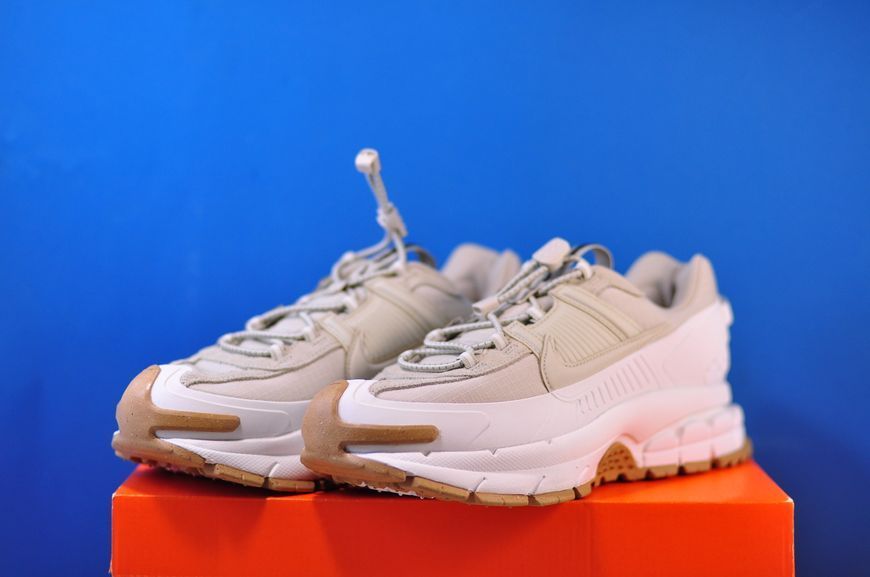 Nike Zoom Vomero Roam Winterized Sail Gum HQ2181-100 HQ2181-100 фото