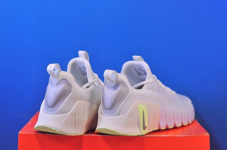 Кросівки Nike Free Metcon 6 FJ7126-108 FJ7126-108 фото