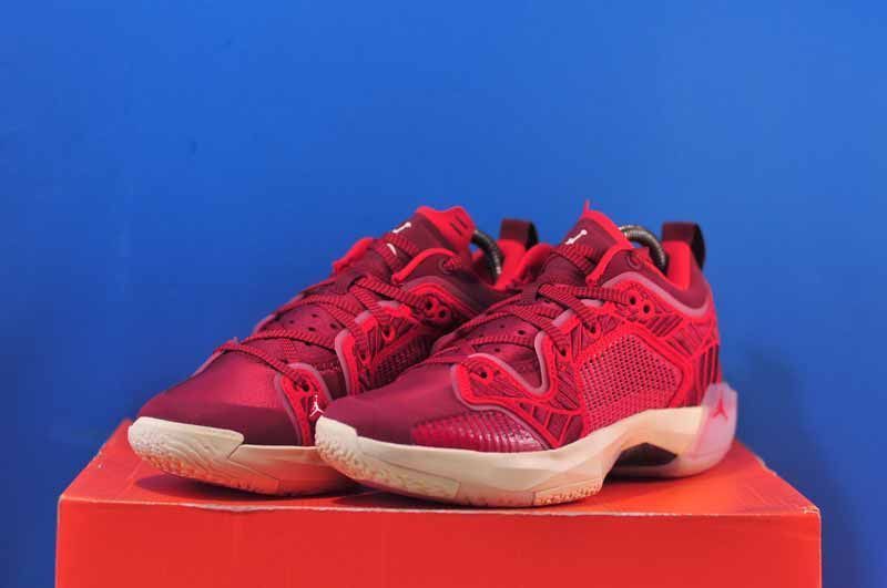 Кросівки Nike Air Jordan 37 Low 'Team Red' DV9989-601 DV9989-601 фото