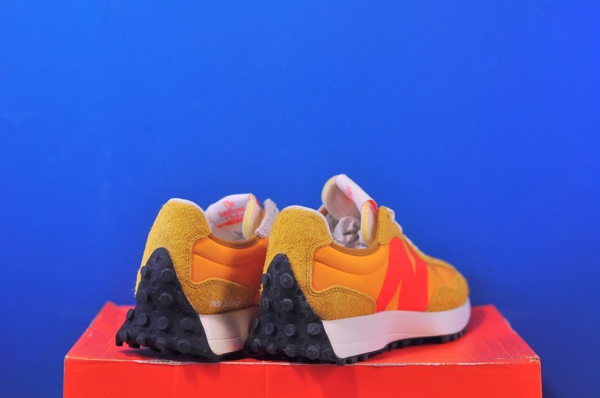 Кросівки New Balance 327 U327VA U327VA фото