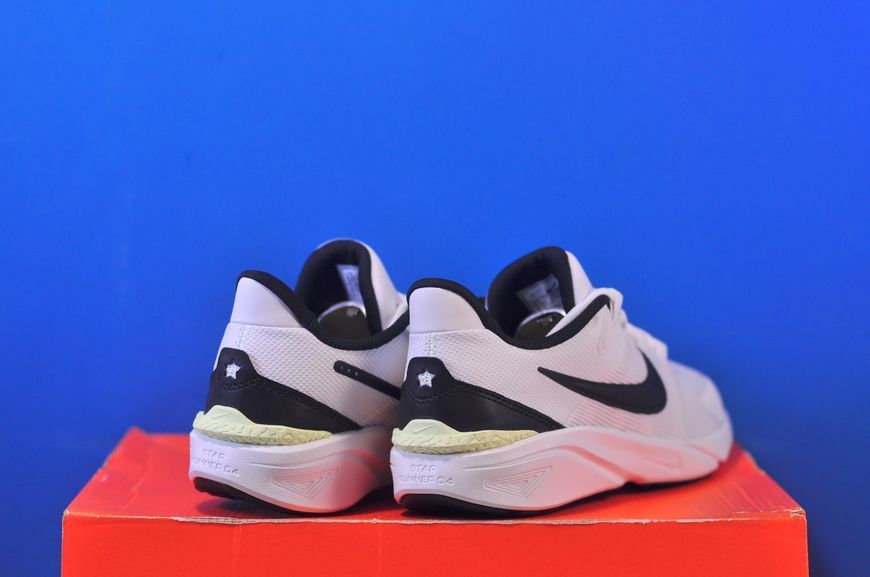 Кросівки Nike Star Runner 4 DX7615-102 DX7615-102 фото