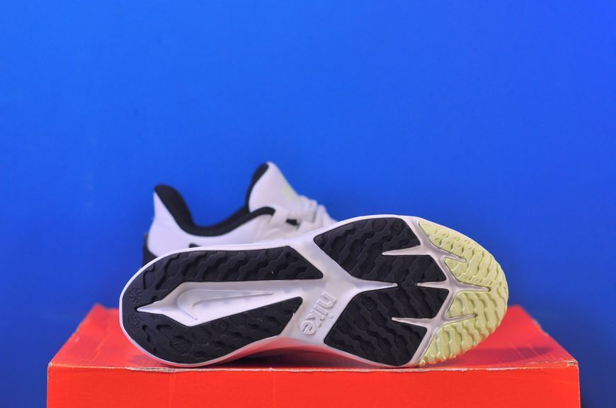 Кросівки Nike Star Runner 4 DX7615-102 DX7615-102 фото