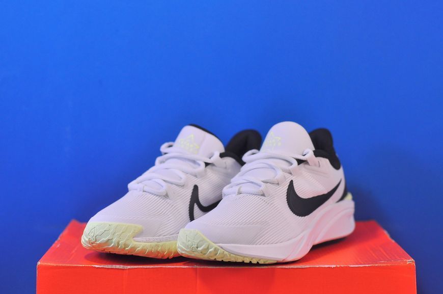 Кросівки Nike Star Runner 4 DX7615-102 DX7615-102 фото