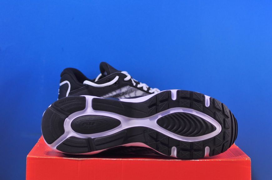 Кросівки Nike Air Max Tw Black/White DQ3984-001 фото