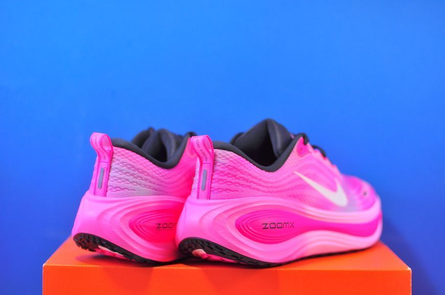 Кросівки Nike Vomero Plus IR8317-664 IR8317-664 фото