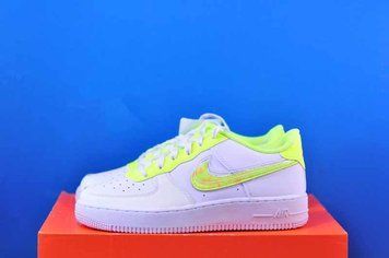 Кросівки Nike Air Force 1 LV8 DV1680-100 фото