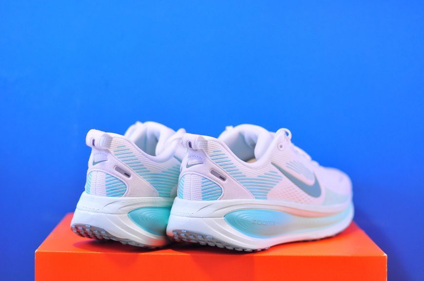 Кросівки Nike Air Zoom Vomero 18 HM6804-106 HM6804-106 фото
